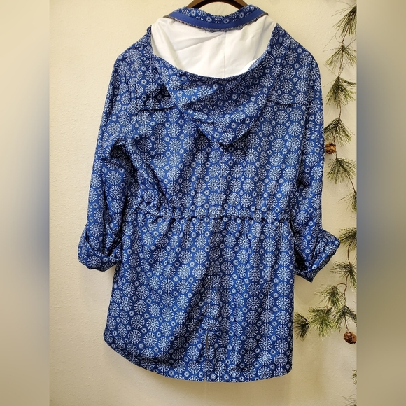 Tribal Lightweight Hooded Cinch Waist Jacket - Picture 3 of 16